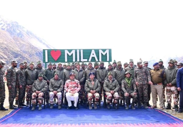 मुख्यमंत्री ने सीमांत गांव मिलम में की ITBP जवानों से भेंट, ग्रामीणों से विकास, शिक्षा, स्वास्थ्य, रोजगार और मूलभूत सुविधाओं पर की चर्चा