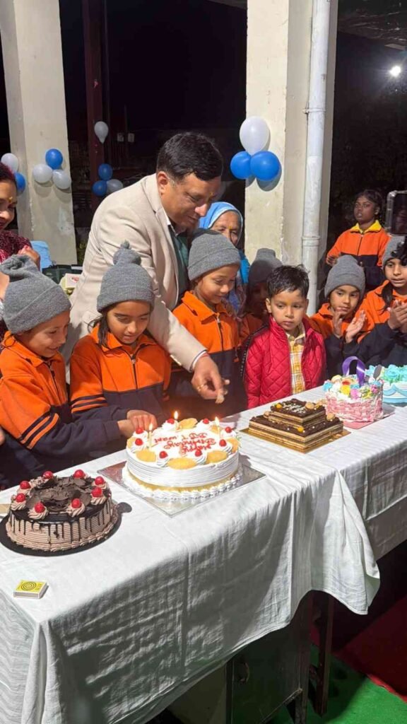 जब जन्मदिन बना उम्मीद का उत्सव, बालिकाओं के बीच पहुंचे IAS अधिकारी बंशीधर तिवारी