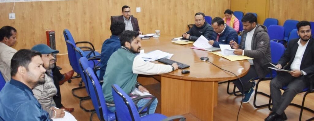 सीडीओ ने की सड़क दुर्घटनाओं पर रोक को समीक्षा बैठक