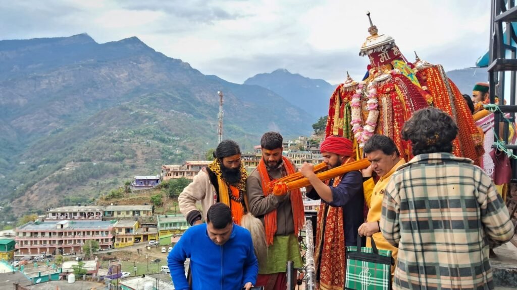 51 साल बाद निकली सती शिरोमणी मां अनसूया की रथ डोली, गोपेश्वर में श्रद्धालुओं को दे रही आशीष