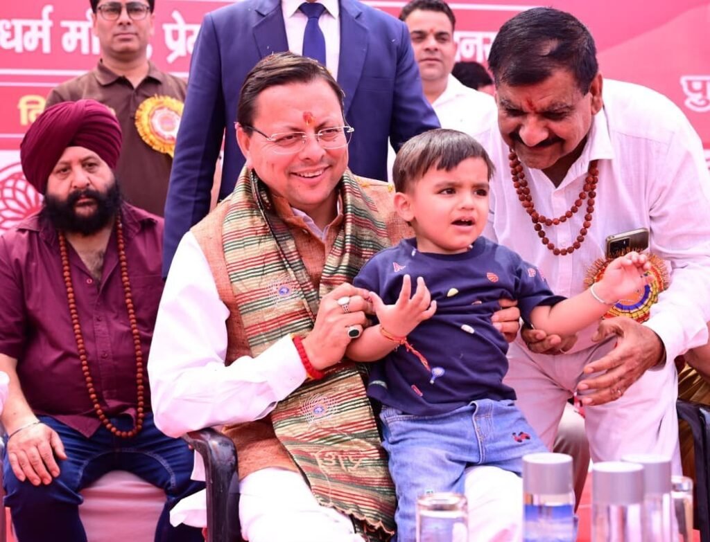 सीएम धामी ने सामूहिक कन्या पूजन कार्यक्रम में किया प्रतिभाग