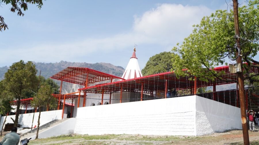 प्राचीन माँ अम्बिका देवी मंदिर राजपुर में गुरुवार को मंगलेश डंगवाल करेंगे महामाई का गुणगान, श्रीमहंत देवेन्द्र दास जी महाराज के मार्गदर्शन में मंदिर को दिया गया नया स्वरुप