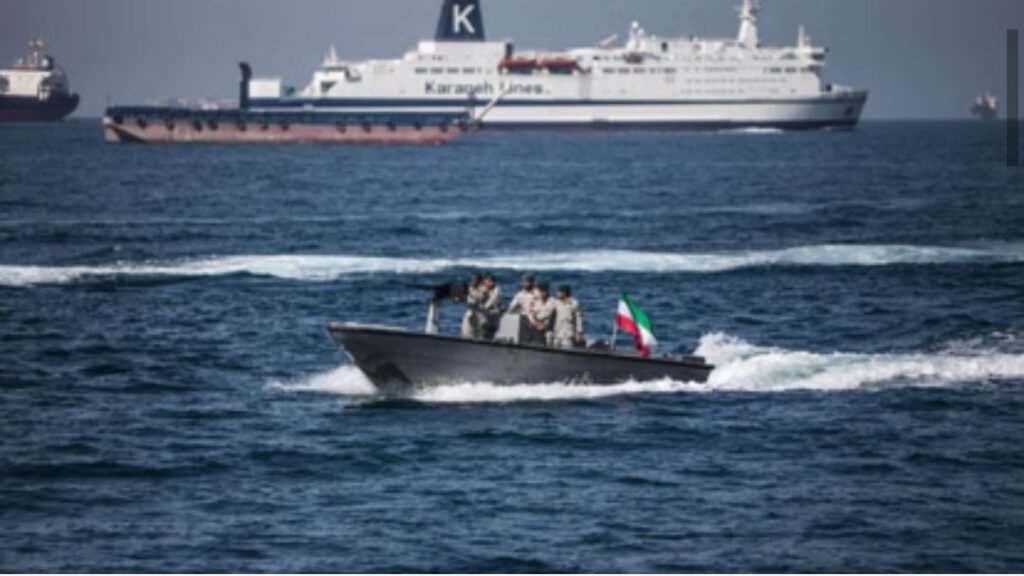 होर्मुज जलडमरूमध्य में तनाव चरम पर : भारतीय जहाज पर फायरिंग, वैश्विक तेल सप्लाई पर खतरा