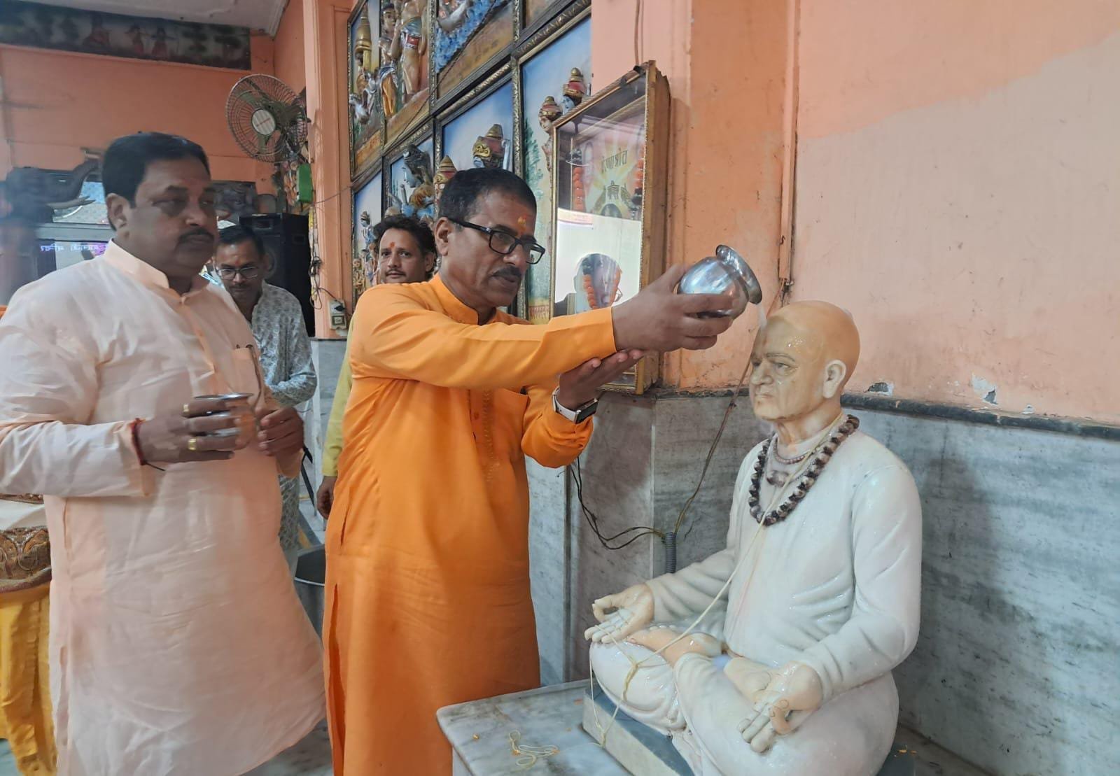 श्री गुरुभ्रातृ मंडल-कोटद्वार द्वारा गुरु पूर्णिमा पर भव्य धार्मिक एवं सम्मान समारोह आयोजित