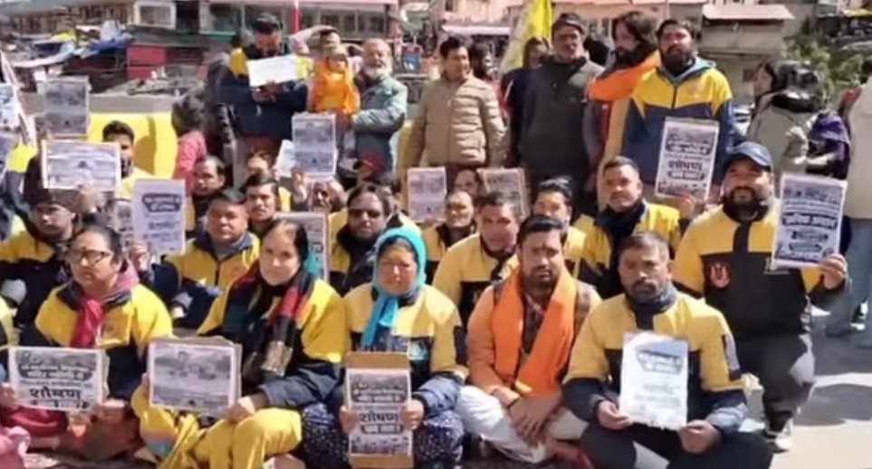आर-पार की लड़ाई के मूड में बदरी-केदार के अस्थाई कर्मचारी