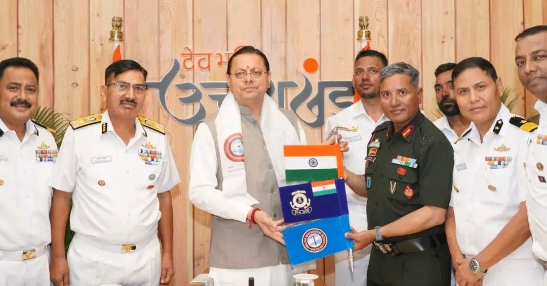 उत्तराखण्ड : माउंट मुकुट ईस्ट फतह कर लौटा संयुक्त दल, CM धामी ने किया फ्लैग-इन